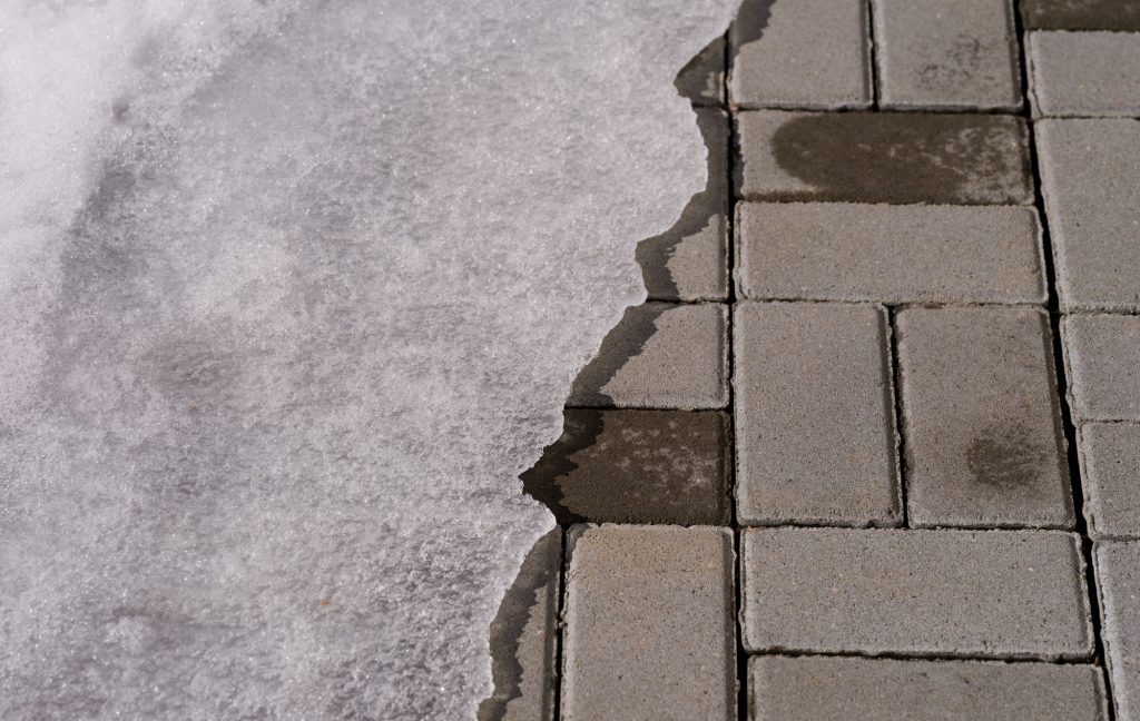 Why Freeze–Thaw Conditions Place Higher Demands on Driveways