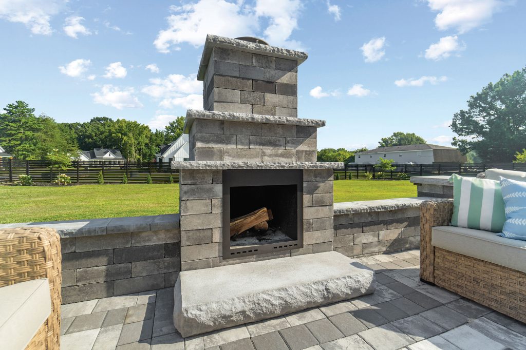 Which Outdoor Fireplace Design Is Right for Your Backyard?