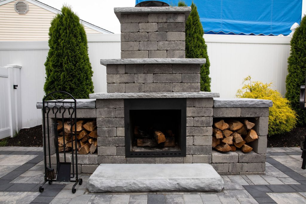 Outdoor Kitchen Fireplace Ideas for Memorable Gatherings